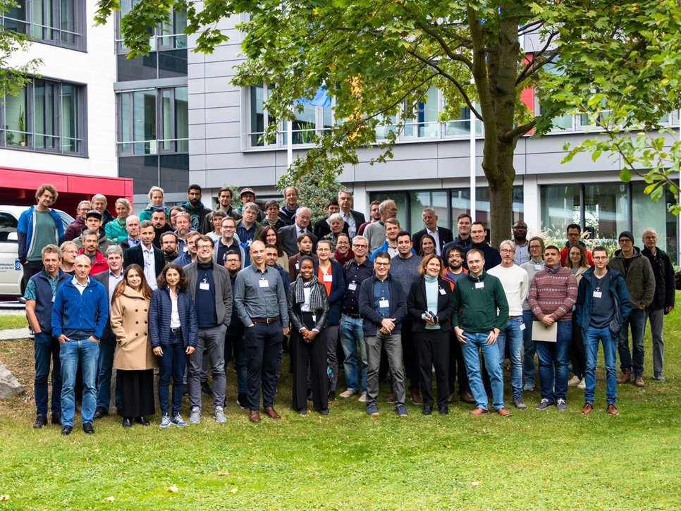 Colleagues from the ITMS consortium in front of the German Weather Service building